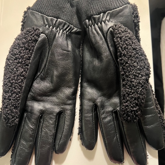 UGG Women's Knit Cuff Sherpa Lined Glove | NWT | Touch Screen Compatible - Picture 6 of 7
